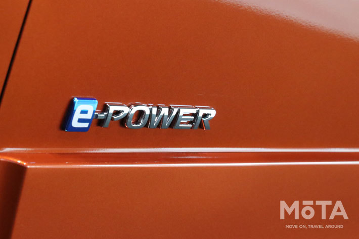 日産 新型セレナ  e-POWER ハイウェイスター V[FF／ボディカラー：	サンライズオレンジ マルチフレックスパールメタリック／ダイヤモンドブラック パール 2トーン]