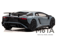 ランボルギーニ アヴェンタドールSVとセンテナリオのミニカーが登場