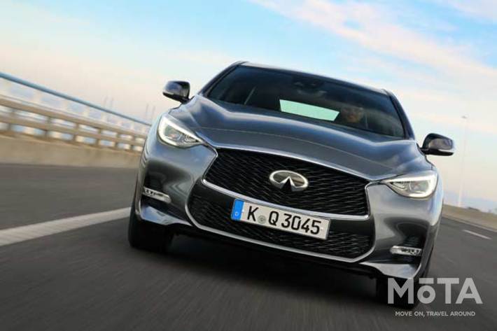 日産 インフィニティQX30 プレミアム