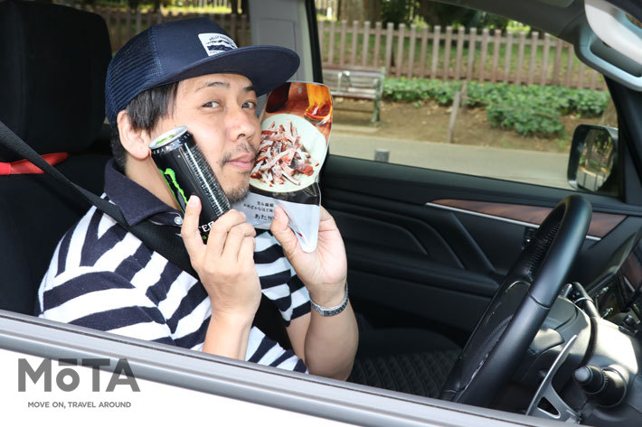 高速道路の渋滞に突入する遠藤 イヅル氏[三菱 デリカD:5で行く渋滞対決2019お盆編]