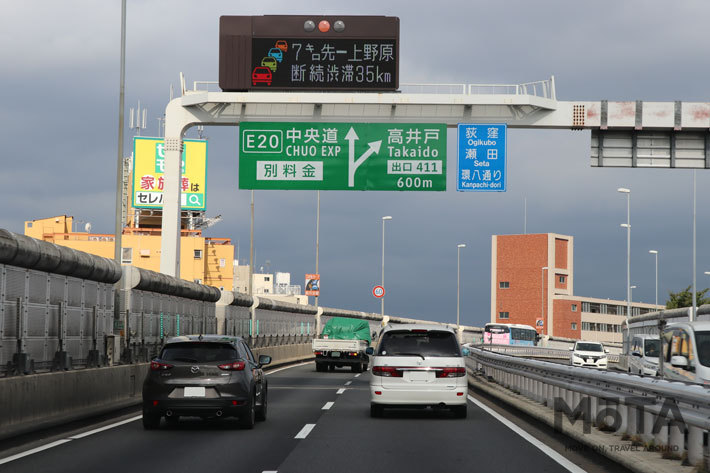 首都高4号線は中央道へつながる。お盆の渋滞はこちらでも激しいものとなっていた【三菱 デリカD:5で行く渋滞対決 2019お盆編】