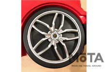 ランボルギーニ ウラカン型のキャリーケースが登場