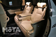 トヨタ アルファード ハイブリッド エグゼクティブ ラウンジ[E-Four(4WD)／7人乗り]