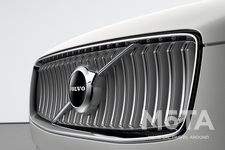 ボルボ 新型XC90を発売｜初のマイナーチェンジで内外装を一新