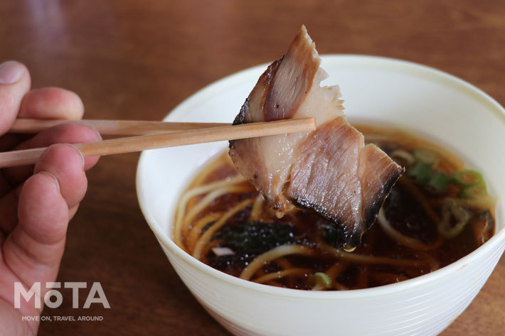 “自家製チャーシュー”が入った「チャーシュー麺」(350円)／“群馬の聖地”「ドライブイン七輿（ななこし）」[群馬県藤岡市]