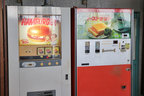 太平洋工業製のトーストサンド自販機(右)とホシザキ製ハンバーガー自販機(左)／“群馬の聖地”「ドライブイン七輿（ななこし）」[群馬県藤岡市]
