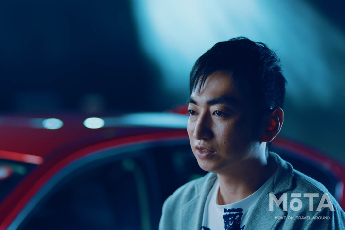 有名人が日産「新型スカイライン」を試乗するWebムービーを公開