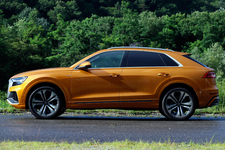 Audi Q8 55 TFSI quattro debut package S line