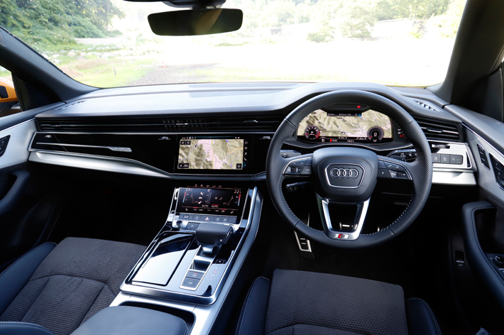 Audi Q8 55 TFSI quattro debut package S line
