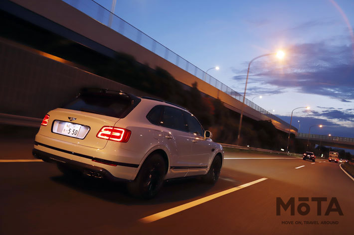 ベントレー ベンテイガ V8