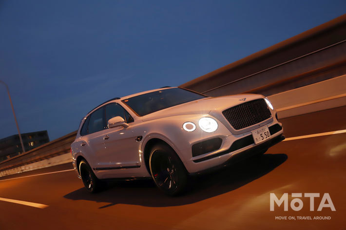 ベントレー ベンテイガ V8