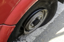 タイヤ パンク・バースト