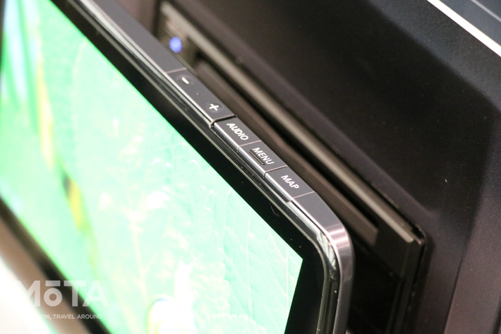 旧型はボタンがくっついておりブラインドタッチが難しかった