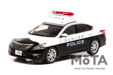 日産 ティアナの警察車両がミニカーに｜覆面パトカーは一部で採用されている赤灯を2個載せる仕様を再現