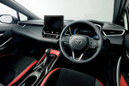 新型カローラスポーツ HYBRID G“Z” (内装色：センシャルレッド)
