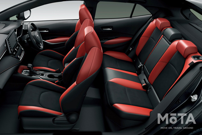 新型カローラスポーツ HYBRID G“Z” (内装色：センシャルレッド)