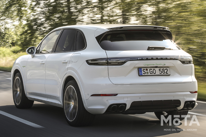 新型カイエンターボSEハイブリッド、新型カイエンターボSEハイブリッドクーペの予約受注を開始