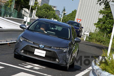 トヨタ 新型カローラ ハイブリッド[S(4WD)]