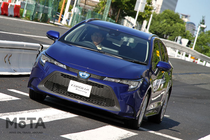 トヨタ 新型カローラに速攻試乗｜ハイブリッドと1.8リッター