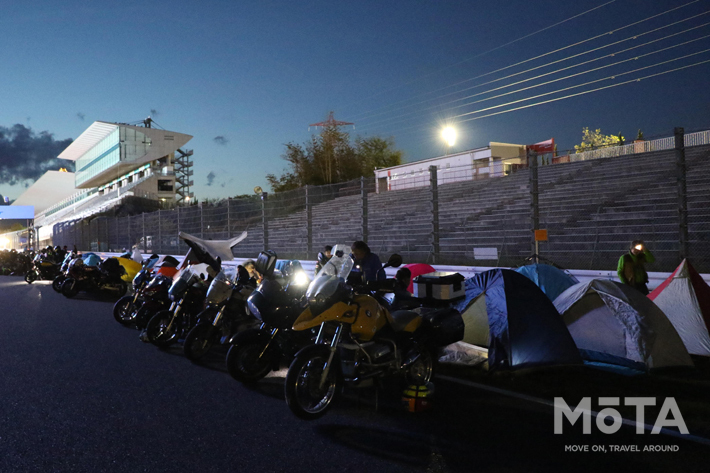 鈴鹿サーキットでレース観戦後にテント泊 ルマン式キャンプ 開催 業界先取り 業界ニュース 自動車ニュース21国産車から輸入車まで Mota