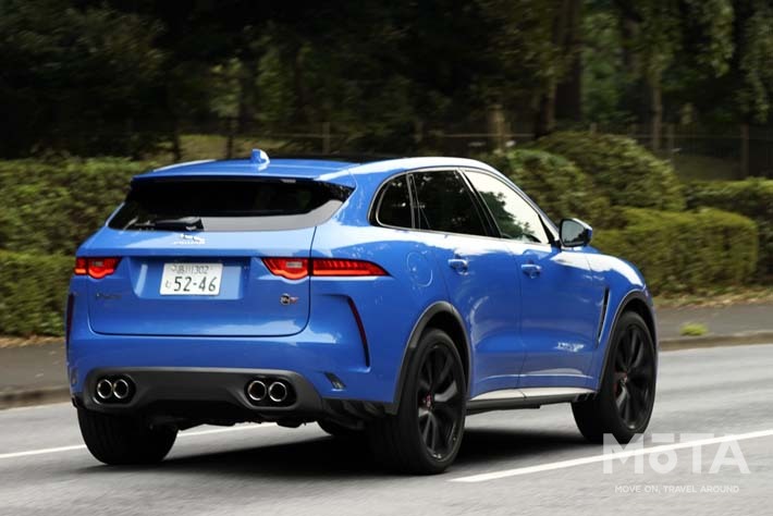 ジャガー F-PACE SVR（ウルトラブルー）