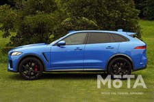 ジャガー F-PACE SVR（ウルトラブルー）