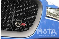 ジャガー F-PACE SVR（ウルトラブルー）