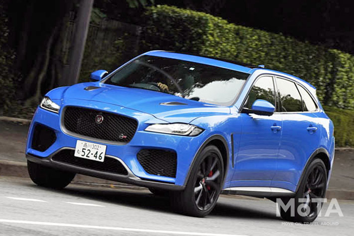 ジャガー F-PACE SVR（ウルトラブルー）