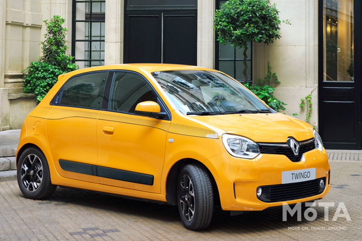 ルノー 新型トゥインゴ EDC (ボディカラー：ジョンマンゴー)