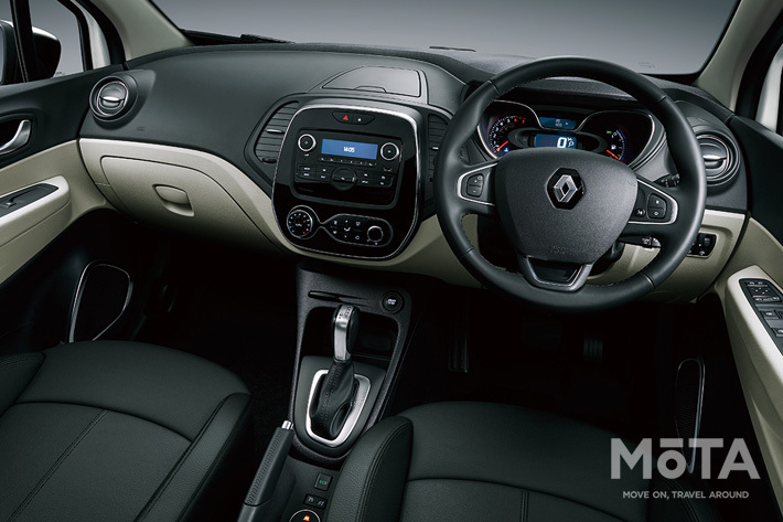 ルノー キャプチャー インテンス 内装（ブラック・アイボリーインテリア・レザーシート）