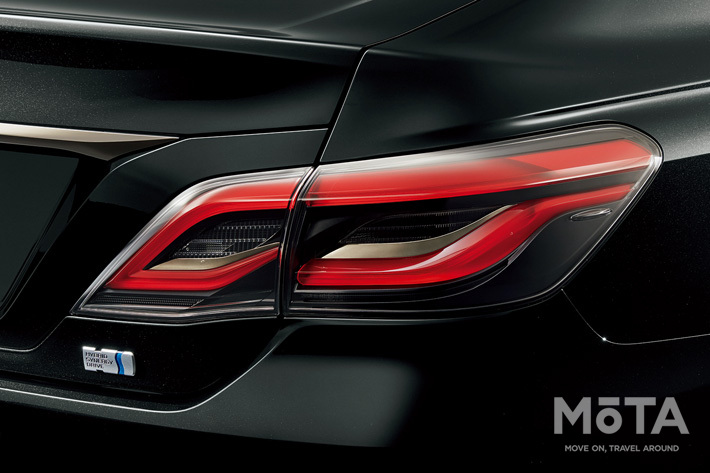 トヨタ クラウン 特別仕様車 LEDリアコンビネーションランプ（スモーク塗装）