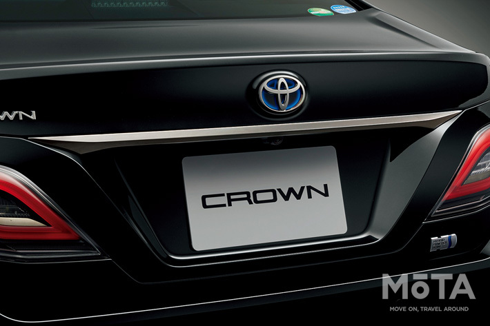 トヨタ クラウン 特別仕様車 リアライセンスガーニッシュ（スモークメッキ）