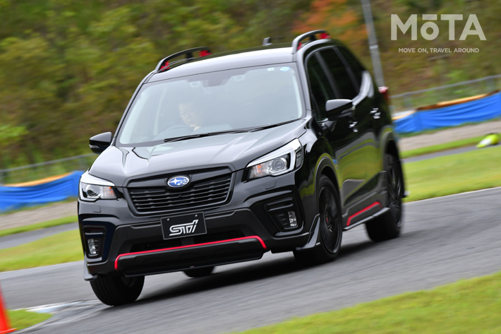 前後左右に専用エアロ、さらにフレキシブルタワーバーとドロースティフナー、新開発のサポートフロントキットを装着