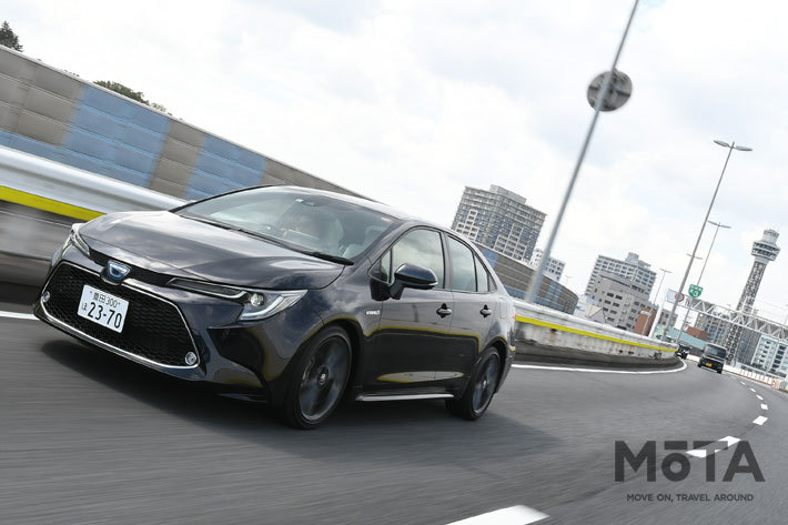 トヨタ 新型カローラ(セダン) HYBRID W×B[FF]