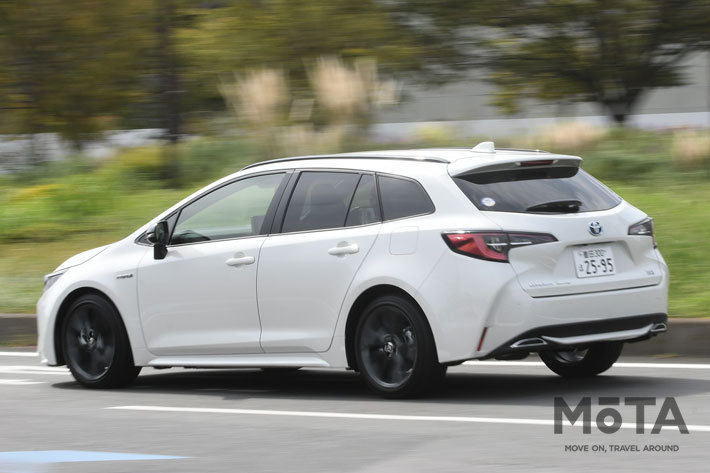 トヨタ カローラツーリング（車両はテスト車両と異なる）