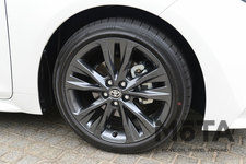 トヨタ 新型カローラツーリング(ワゴン) HYBRID W×B[FF]