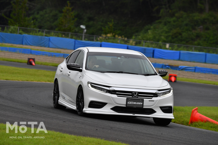 ホンダ インサイト 無限パーツ装着車