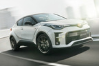 トヨタ C-HR S“GR SPORT” ブラック×ホワイトパールクリスタルシャイン