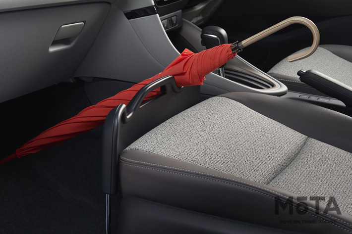 トヨタ 新型車ヤリス 買い物アシストシート（助手席）