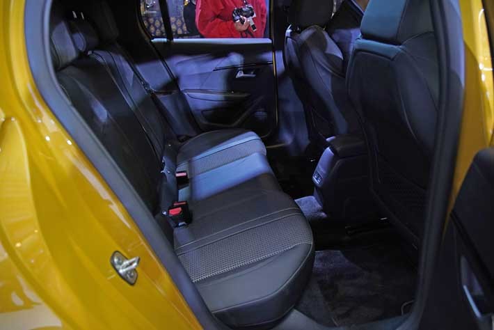 プジョー 新型208 GT LINE