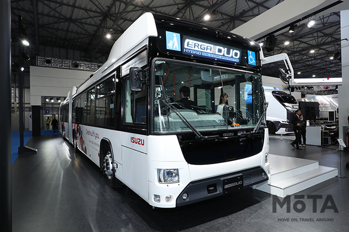 全長18メートルの路線バス！？ いすゞブースへオトナもコドモもまっしぐら【東京モーターショー2019】