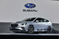 スバル 新型レヴォーグ