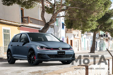 フォルクスワーゲン 限定車 Golf GTI TCR ボディカラー：ピュアグレー/ブラックルーフ
