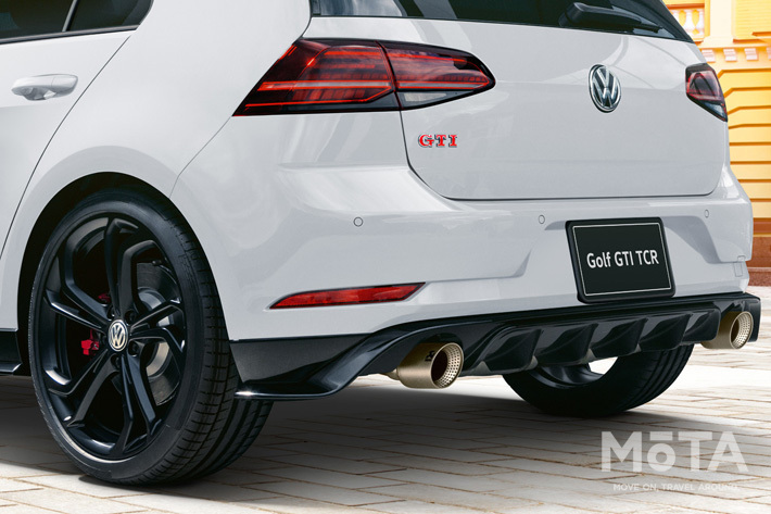 フォルクスワーゲン 限定車 Golf GTI TCR “Akrapovic”チタンエキゾーストシステムAkrapovicロゴ入り