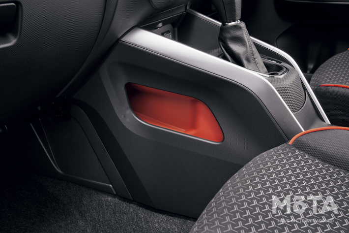 ダイハツ 新型ロッキー フロントコンソールサイドポケット