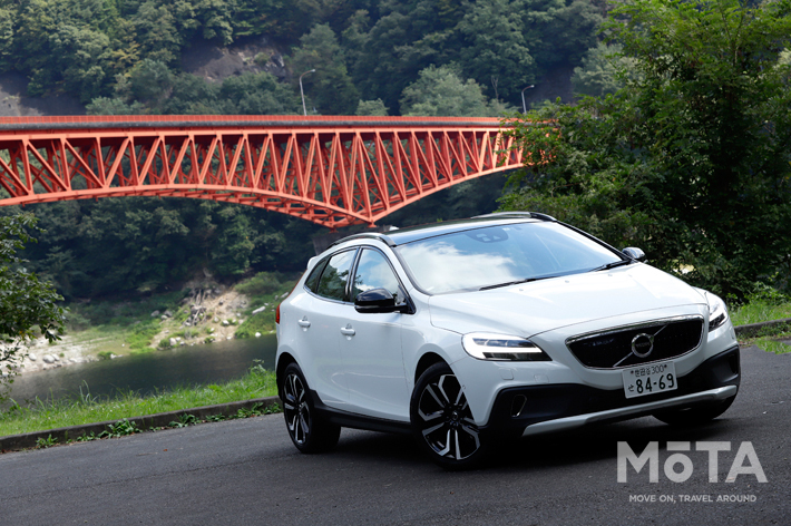 ボルボ V40 Cross Country／草木湖