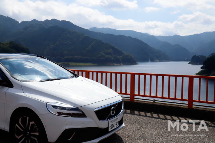 ボルボ V40 Cross Country／草木湖