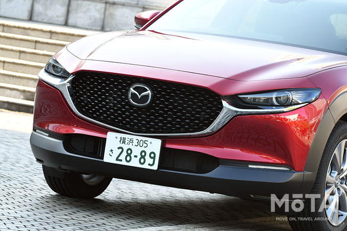 マツダ CX-30買うなら最上級モデルより中級グレードがオススメ！ そのワケはネイビーがメインの内装色にあった