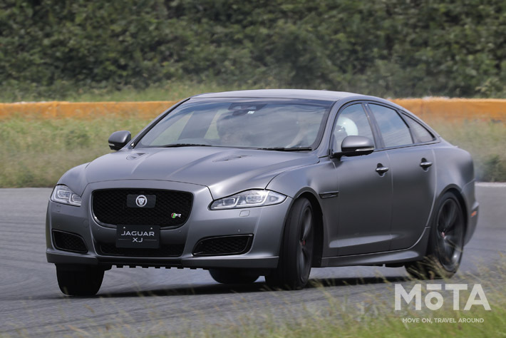 ジャガーランドローバー SVOモデル サーキット試乗