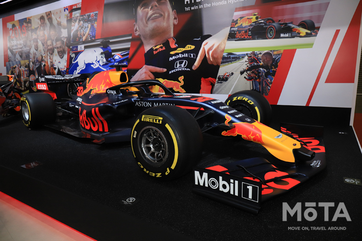 アストンマーティンブース RedBullRacing RB14